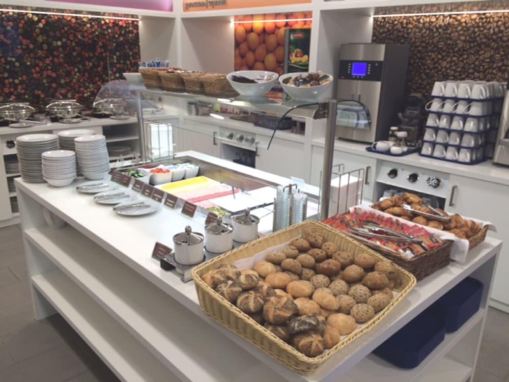 Отель Hampton By Hilton Frankfurt Centre 3*