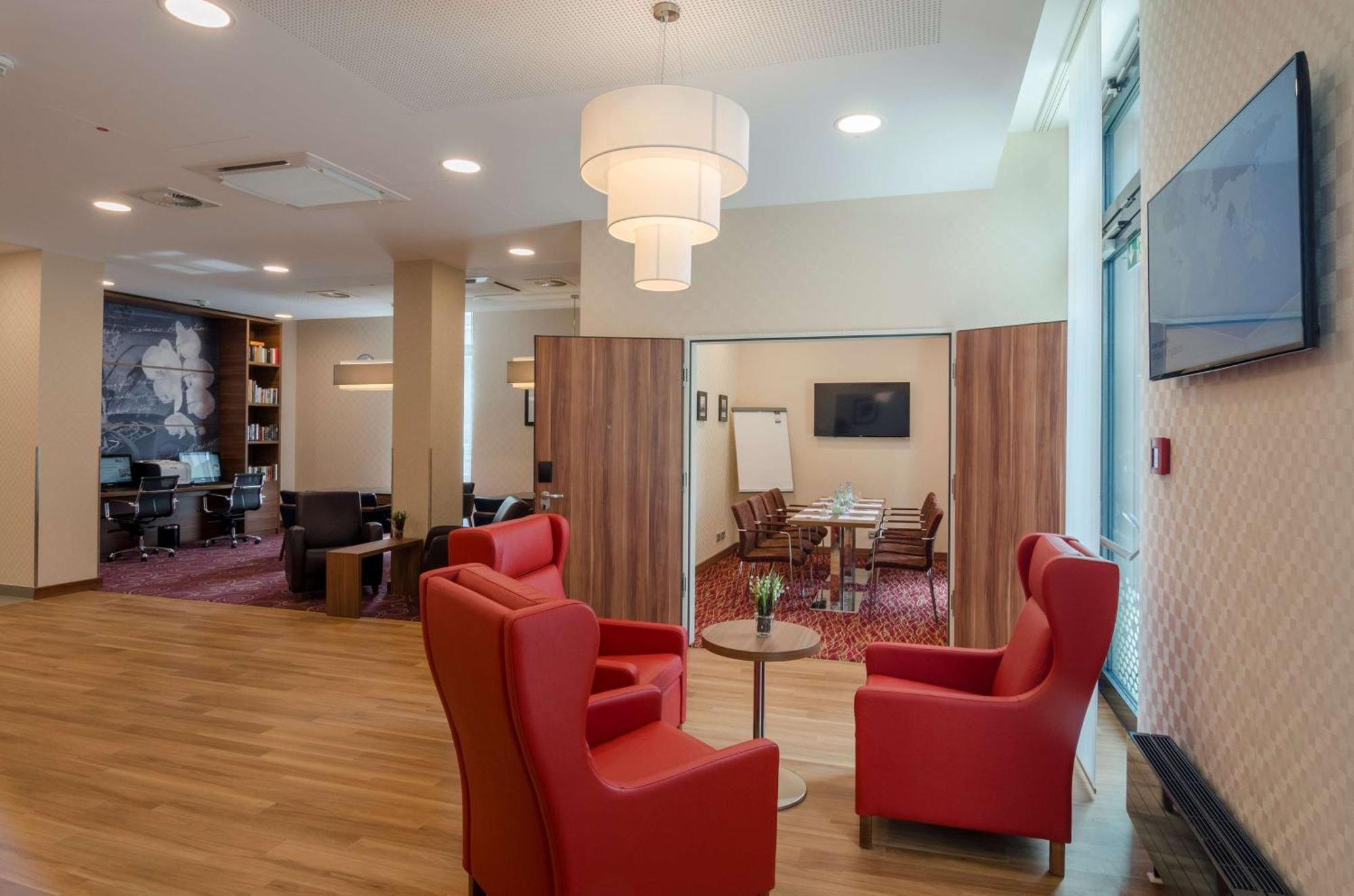 Отель Hampton By Hilton Frankfurt Centre 3*